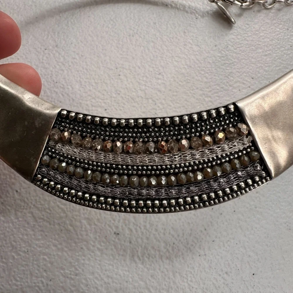 Chicos Elegant Hammered Collar Silver Tone Bib Necklace Beaded Accent Adjustable